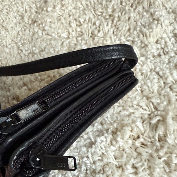 Tom Thomas Leather Small Black Angled Crossbody Purse Bag Double Zipper - Picture 3 of 6
